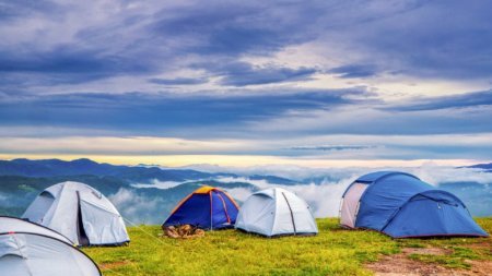 yachtsmen living in tents