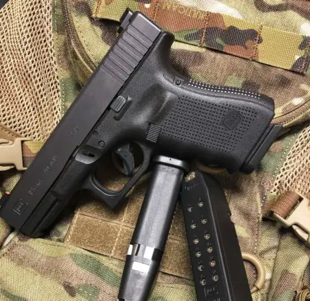 What's the Difference Between a Glock 19 and Glock 17?