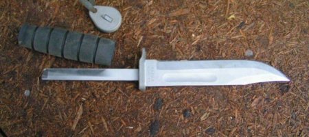 Example of the Ka-Bar Tang