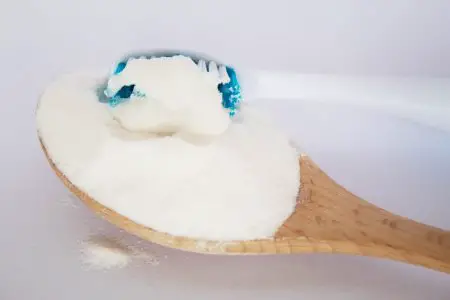 How To Make Homemade Toothpaste (With All the Pros and Cons)